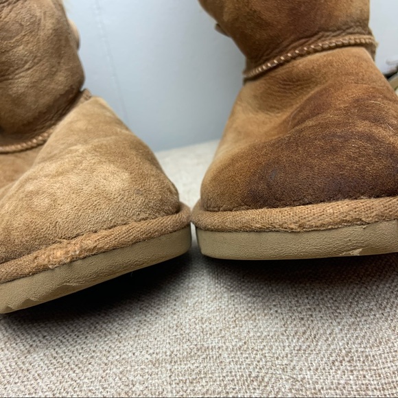 UGG Girls' Bailey Button Triplet II Boots - Picture 7 of 15